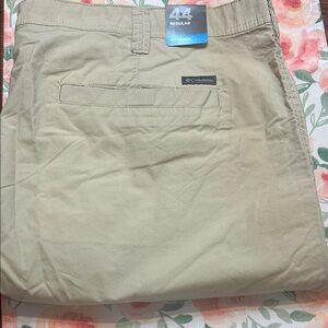 Columbia Mens Washed Out Cotton Khaki Shorts Color Fossil Sz 44 Regular NWT